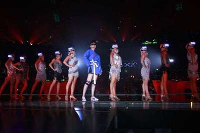 璀璨背后 解码李宇春跨年舞台的爆破性美学与精密经纪运作